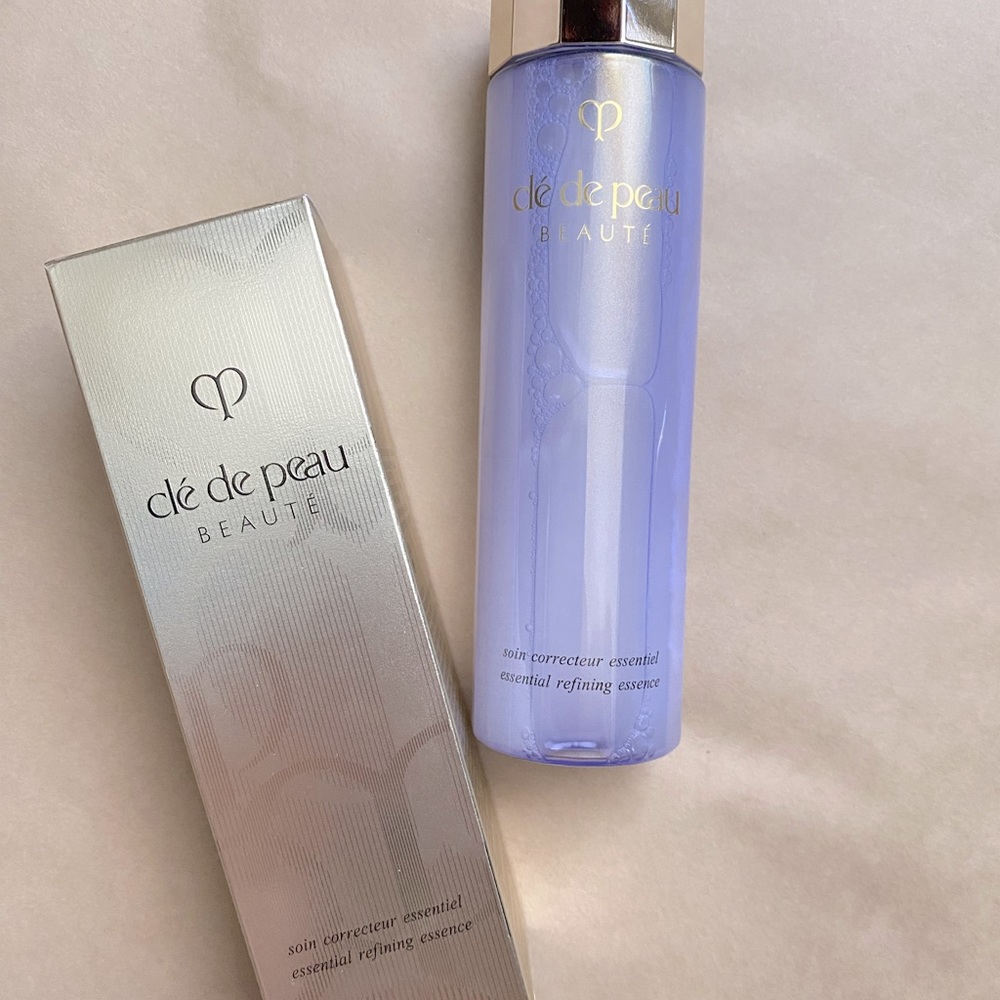 Cle de Peau Refining Essence